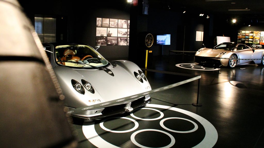 pagani-mostra-torino-25-anni-di-cuore-mani-e-passione-zonda-huayra-utopia