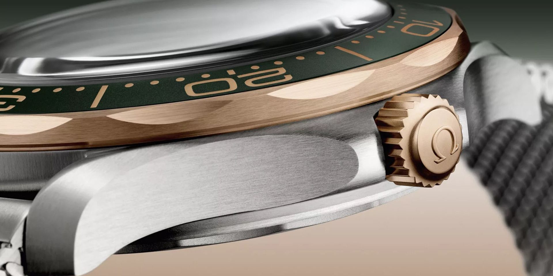 nuovo-omega-seamaster-diver-300m-titanio-bronze-gold