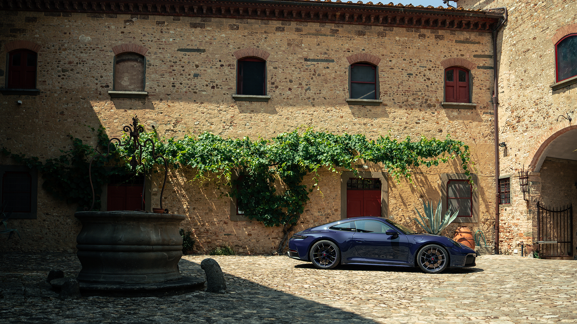 porsche-911-carrera-4-gts-taycan-4s-ferragamo