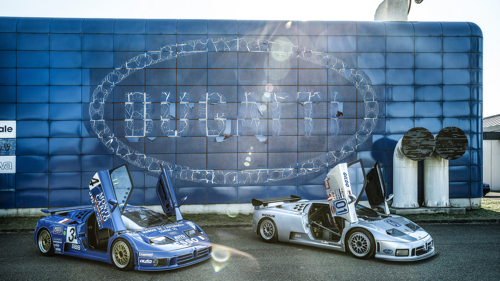 Bugatti EB110: storia e leggenda del sogno italiano nella Fabbrica Blu Bugatti EB110: storia e leggenda del sogno italiano nella Fabbrica Blu